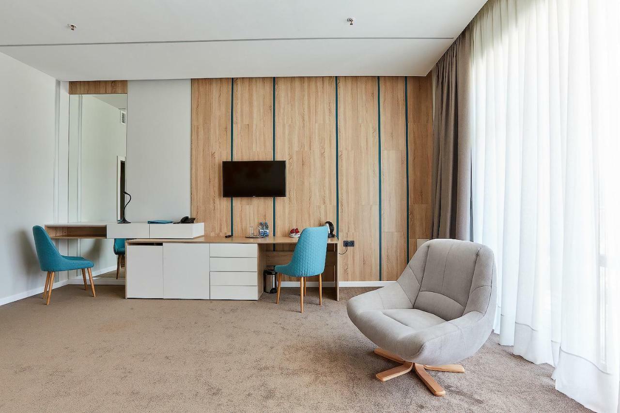 Aqua-Minsk Hotel Plus Extérieur photo